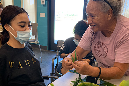 Connecting-kupuna-and-teens-1